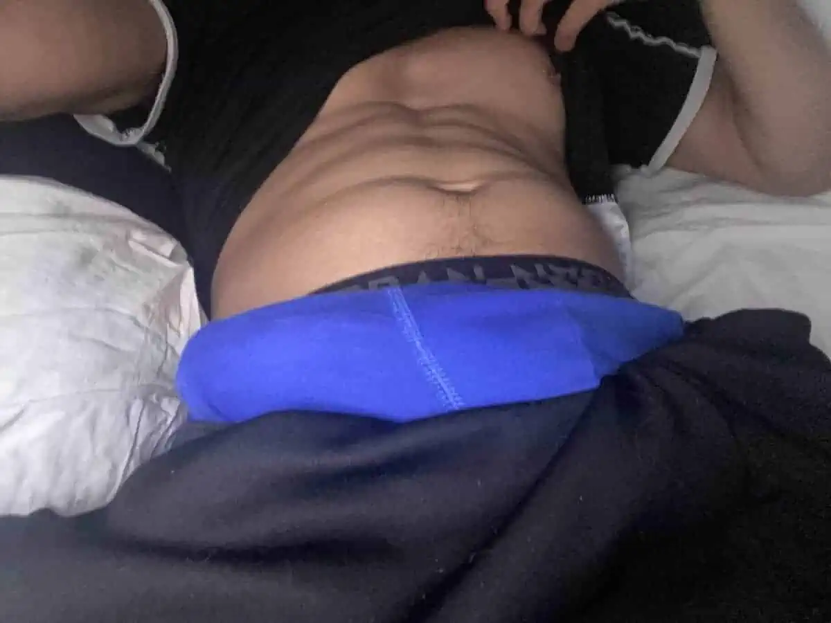 19 cm erect cock in boxers