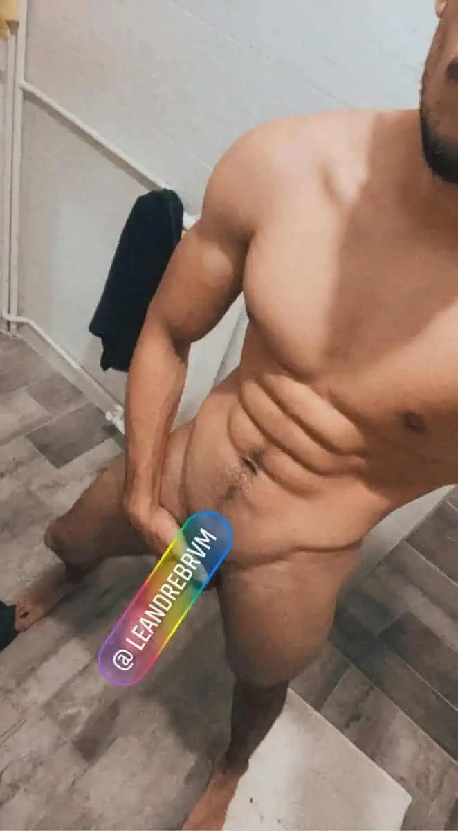 muscular man shows his dick on snap